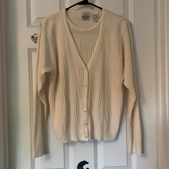 BENTLEY BUTTONDOWN LONG SLEEVE SWEATER SZ.MEDIUM - Picture 5 of 6